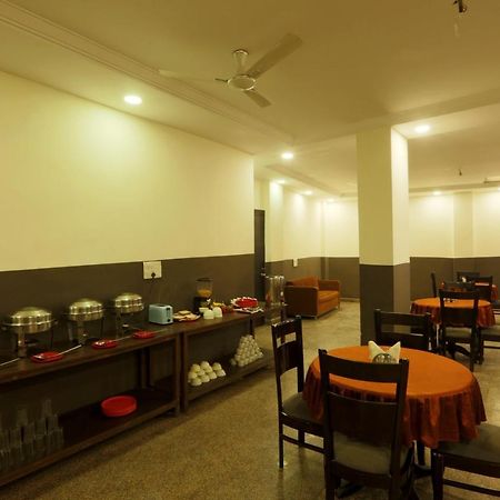 Hotel Square Stay Nowe Delhi Zewnętrze zdjęcie